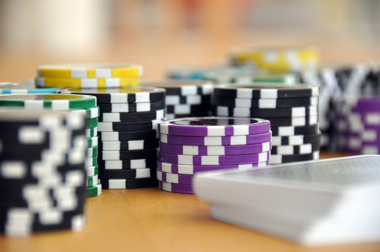 A picture containing room, scene, gambling house, indoor

Description automatically generated